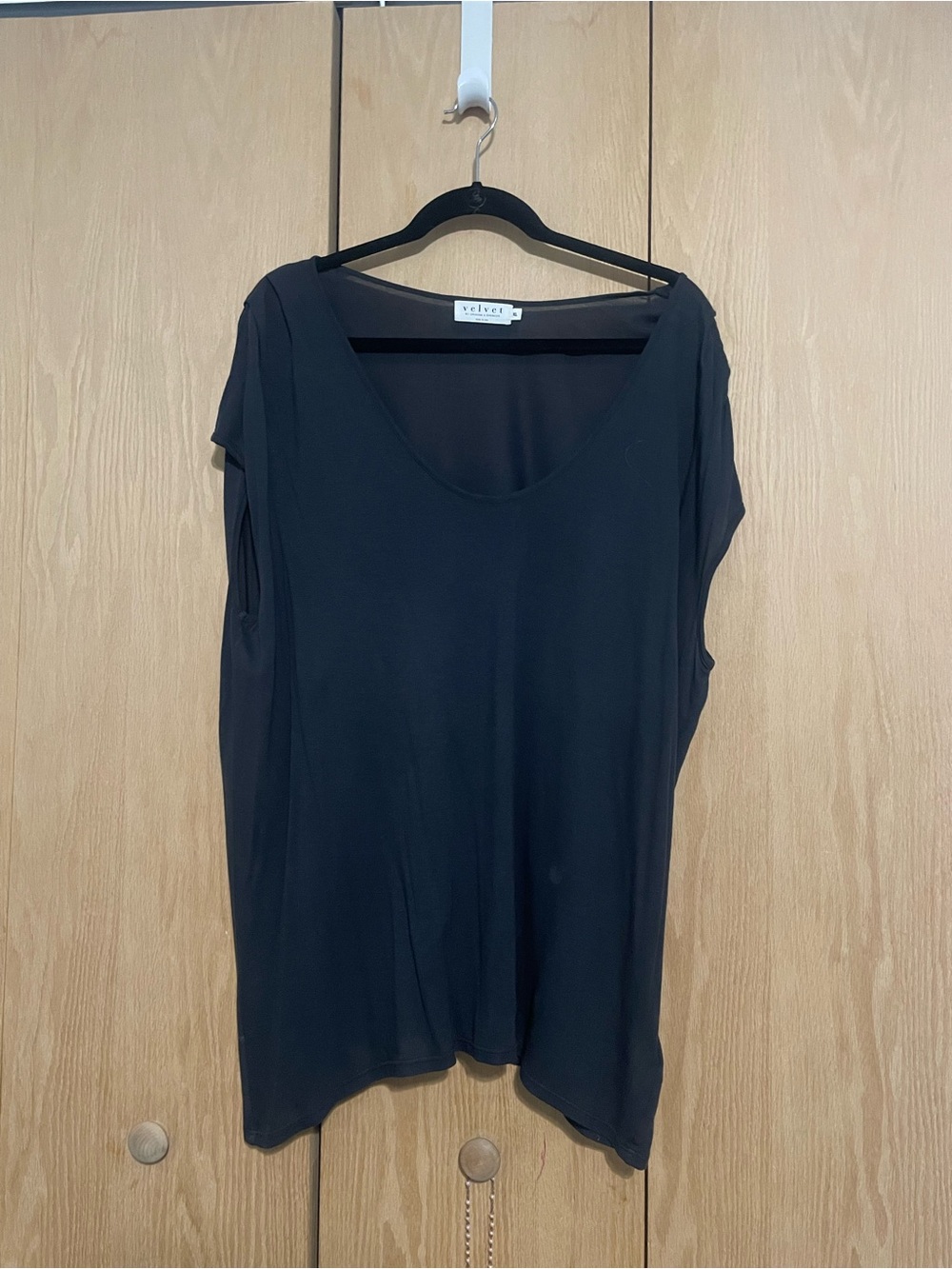 Velvet by Graham & Spencer Black Scoop Neck Short Sleeve Tee